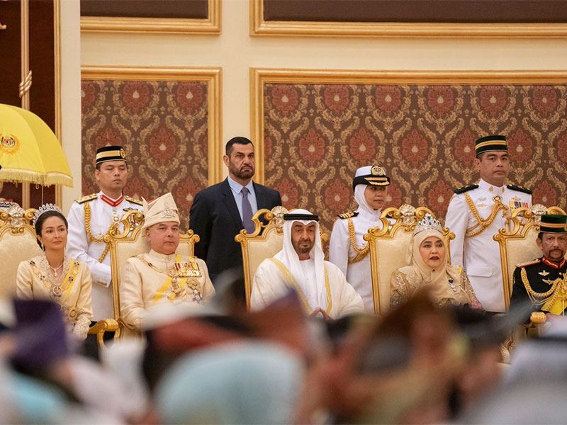 الشيح محمد بن زايد يحضر مراسم تنصيب ملك ماليزيا